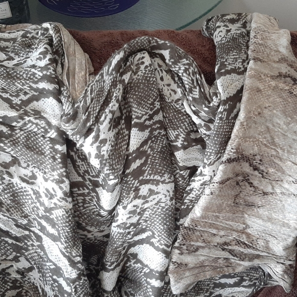 40" Circular scarf sold on title - Picture 2 of 6